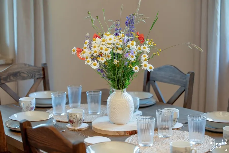 Set table with flowers