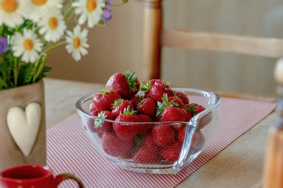 Strawberries and flowers on the table